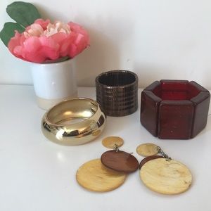 Lot of fashion jewelry